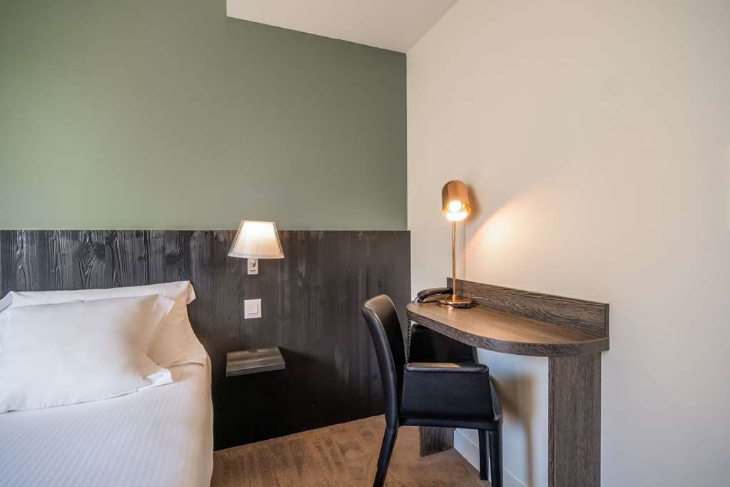 Les Flots - Hotel Et Restaurant Face A L'Ocean - Chatelaillon-Plage Room photo